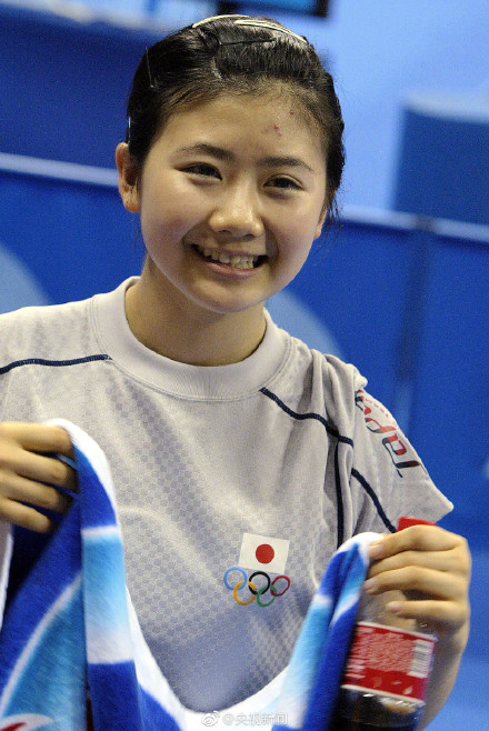 乒乓球选手@福原爱aifukuhara 今天宣布退役,"我从三岁开始打乒乓球